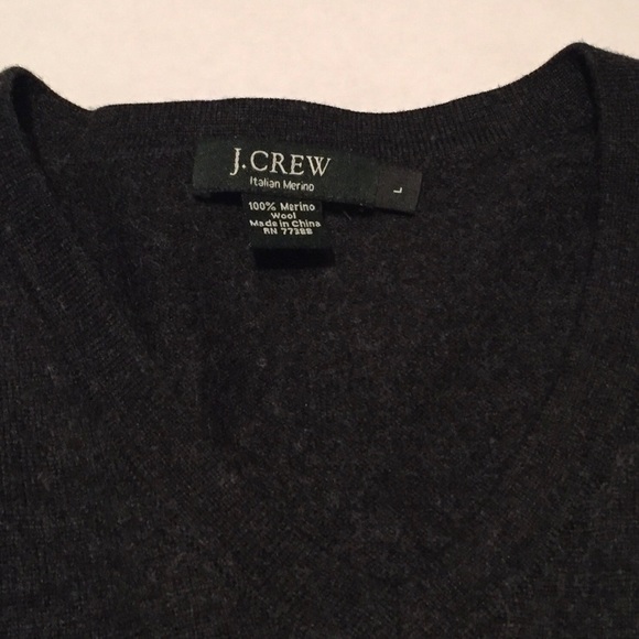 Men’s Merino Wool V-neck Sweater - Picture 2 of 2